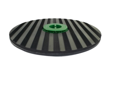 Preview: Treibteller für Pads bis 530 mm Streifenhaftbelag schwarz mit Moosgummi